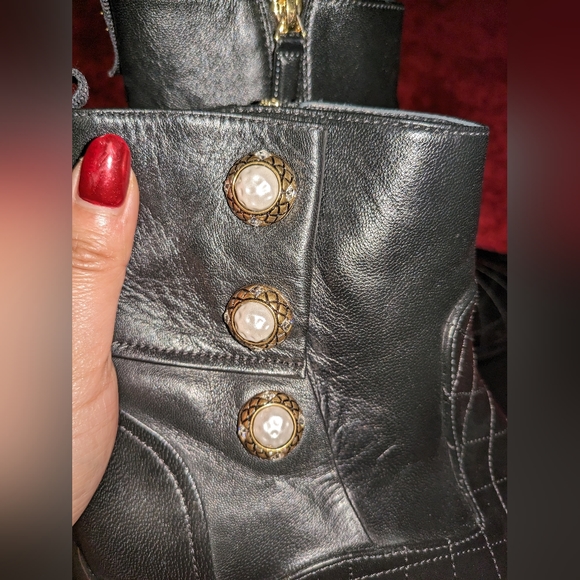 CHANEL 2017 LEATHER CRYSTAL EMBELLISHED QUILTED MOTO BOOTS IT 40.5 / US 10 - Picture 6 of 12